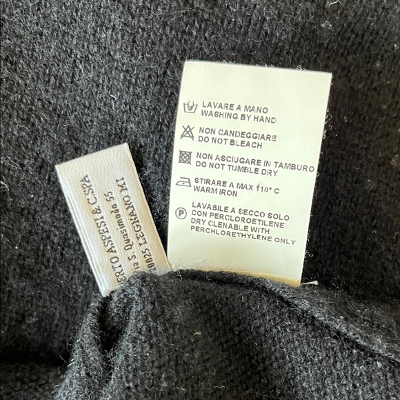 Aspesi Women’s Black Cashmere Turtleneck Sweater - Picture 12 of 12